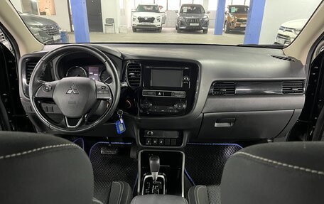Mitsubishi Outlander III рестайлинг 3, 2019 год, 2 225 000 рублей, 18 фотография