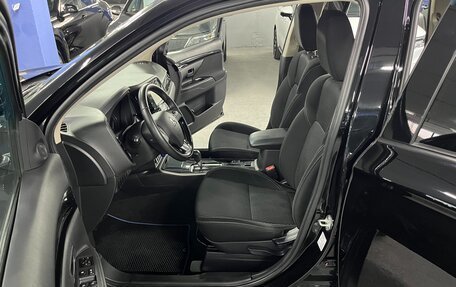 Mitsubishi Outlander III рестайлинг 3, 2019 год, 2 225 000 рублей, 19 фотография