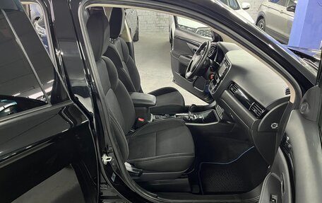 Mitsubishi Outlander III рестайлинг 3, 2019 год, 2 225 000 рублей, 22 фотография