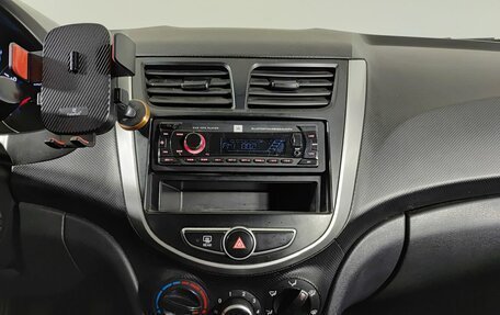 Hyundai Solaris II рестайлинг, 2013 год, 635 000 рублей, 18 фотография
