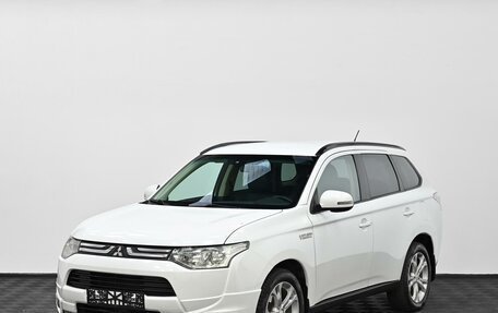 Mitsubishi Outlander III рестайлинг 3, 2013 год, 1 105 000 рублей, 3 фотография