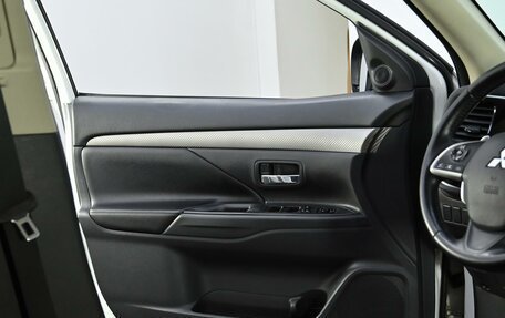 Mitsubishi Outlander III рестайлинг 3, 2013 год, 1 105 000 рублей, 8 фотография