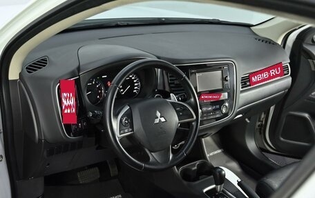 Mitsubishi Outlander III рестайлинг 3, 2013 год, 1 105 000 рублей, 6 фотография