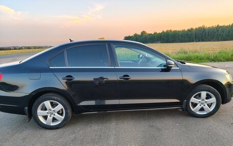 Volkswagen Jetta VI, 2013 год, 860 000 рублей, 3 фотография