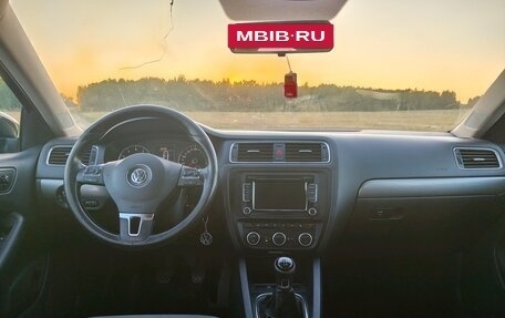 Volkswagen Jetta VI, 2013 год, 860 000 рублей, 28 фотография