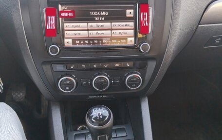 Volkswagen Jetta VI, 2013 год, 860 000 рублей, 30 фотография