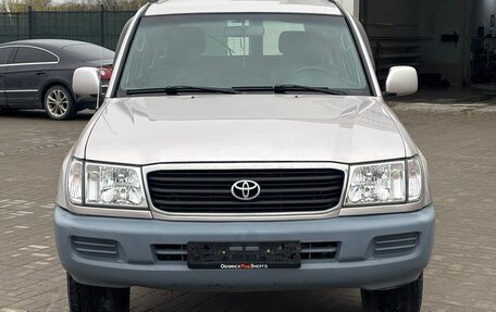 Toyota Land Cruiser 100 рестайлинг 2, 2003 год, 1 450 000 рублей, 8 фотография