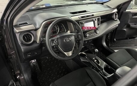 Toyota RAV4, 2015 год, 1 965 000 рублей, 10 фотография