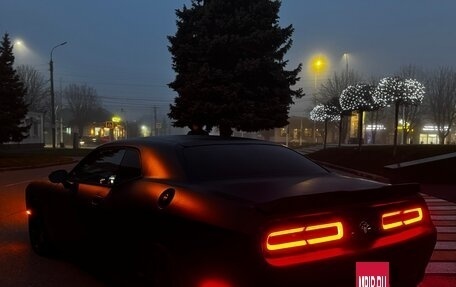 Dodge Challenger III рестайлинг 2, 2016 год, 3 699 999 рублей, 5 фотография