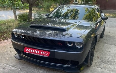 Dodge Challenger III рестайлинг 2, 2016 год, 3 699 999 рублей, 8 фотография