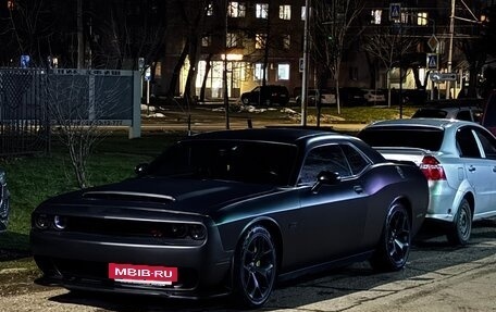 Dodge Challenger III рестайлинг 2, 2016 год, 3 699 999 рублей, 4 фотография