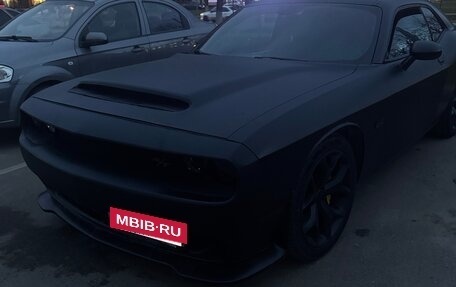 Dodge Challenger III рестайлинг 2, 2016 год, 3 699 999 рублей, 3 фотография