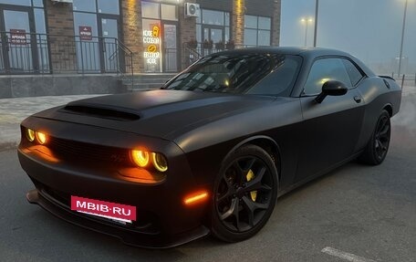 Dodge Challenger III рестайлинг 2, 2016 год, 3 699 999 рублей, 6 фотография