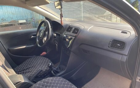 Volkswagen Polo VI (EU Market), 2011 год, 300 000 рублей, 2 фотография