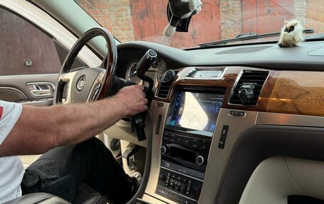 Cadillac Escalade III, 2013 год, 2 400 000 рублей, 10 фотография