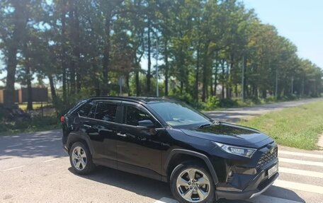 Toyota RAV4, 2020 год, 3 400 000 рублей, 9 фотография