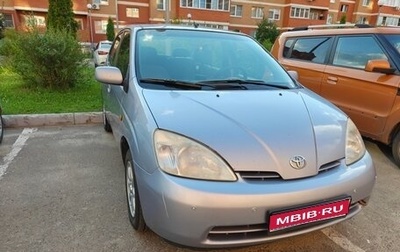 Toyota Prius IV XW50, 2000 год, 300 000 рублей, 1 фотография