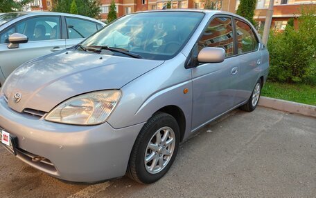 Toyota Prius IV XW50, 2000 год, 300 000 рублей, 2 фотография