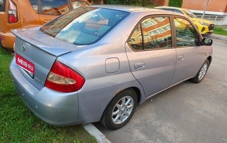 Toyota Prius IV XW50, 2000 год, 300 000 рублей, 4 фотография