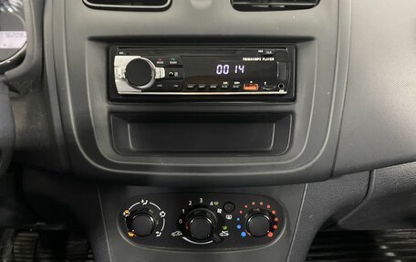 Renault Logan II, 2017 год, 780 000 рублей, 18 фотография