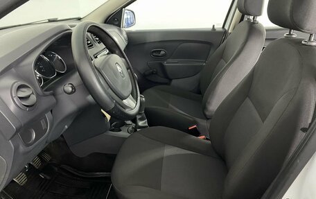 Renault Logan II, 2017 год, 780 000 рублей, 12 фотография