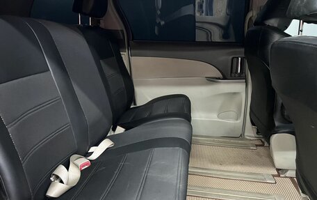 Toyota Estima III рестайлинг -2, 2011 год, 1 549 900 рублей, 7 фотография