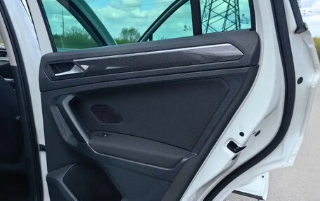 Volkswagen Tiguan II, 2018 год, 1 999 999 рублей, 8 фотография