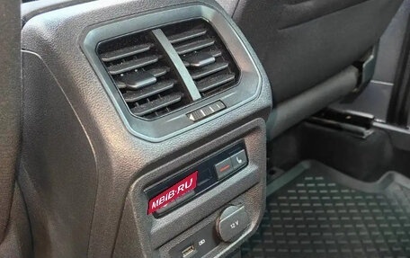 Volkswagen Tiguan II, 2018 год, 1 999 999 рублей, 6 фотография