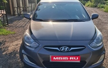 Hyundai Solaris II рестайлинг, 2011 год, 750 000 рублей, 5 фотография