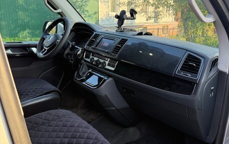 Volkswagen Multivan T6 рестайлинг, 2019 год, 3 900 000 рублей, 4 фотография