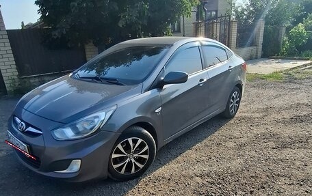 Hyundai Solaris II рестайлинг, 2011 год, 750 000 рублей, 3 фотография