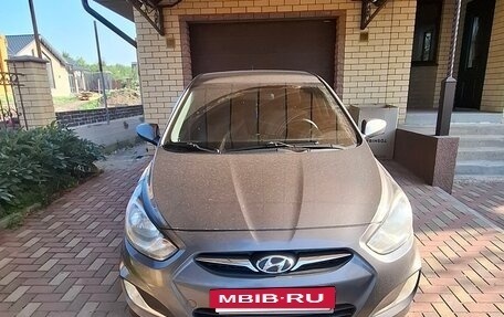 Hyundai Solaris II рестайлинг, 2011 год, 750 000 рублей, 12 фотография