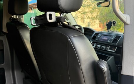 Volkswagen Multivan T6 рестайлинг, 2019 год, 3 900 000 рублей, 8 фотография