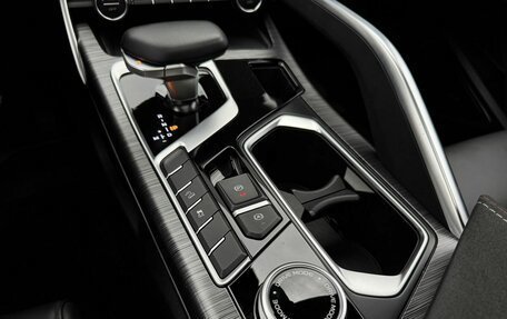Geely Tugella FY11, 2023 год, 2 620 000 рублей, 31 фотография