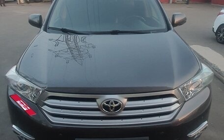 Toyota Highlander III, 2012 год, 1 599 000 рублей, 2 фотография