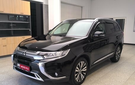 Mitsubishi Outlander III рестайлинг 3, 2019 год, 2 460 000 рублей, 1 фотография