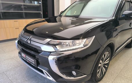 Mitsubishi Outlander III рестайлинг 3, 2019 год, 2 460 000 рублей, 5 фотография