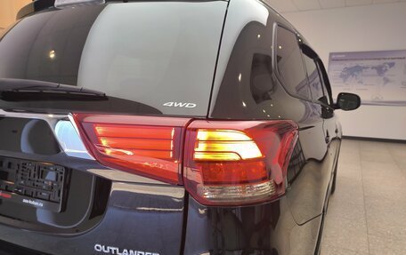 Mitsubishi Outlander III рестайлинг 3, 2019 год, 2 460 000 рублей, 12 фотография