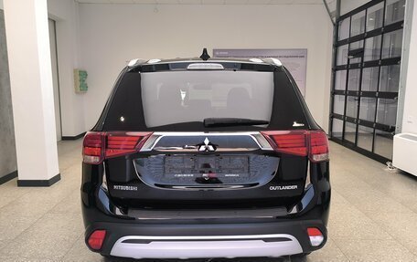 Mitsubishi Outlander III рестайлинг 3, 2019 год, 2 460 000 рублей, 8 фотография