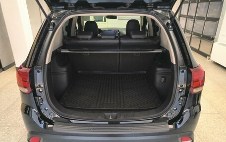 Mitsubishi Outlander III рестайлинг 3, 2019 год, 2 460 000 рублей, 10 фотография