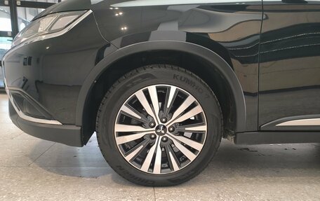 Mitsubishi Outlander III рестайлинг 3, 2019 год, 2 460 000 рублей, 14 фотография
