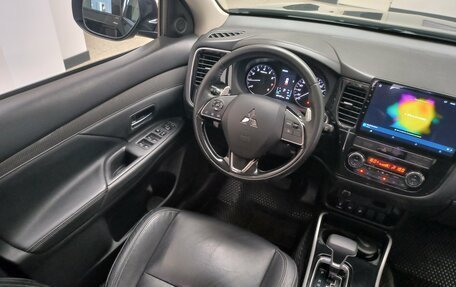 Mitsubishi Outlander III рестайлинг 3, 2019 год, 2 460 000 рублей, 20 фотография