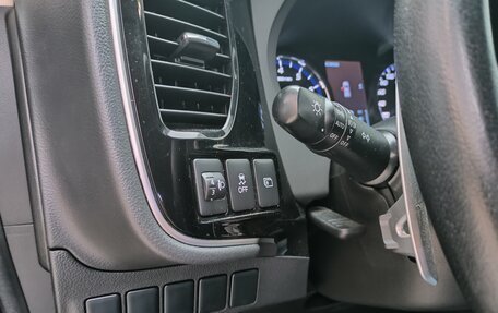 Mitsubishi Outlander III рестайлинг 3, 2019 год, 2 460 000 рублей, 28 фотография