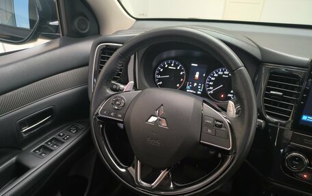 Mitsubishi Outlander III рестайлинг 3, 2019 год, 2 460 000 рублей, 23 фотография