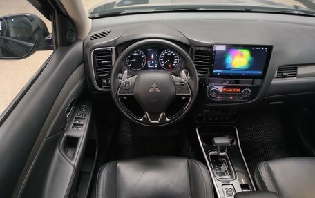 Mitsubishi Outlander III рестайлинг 3, 2019 год, 2 460 000 рублей, 19 фотография