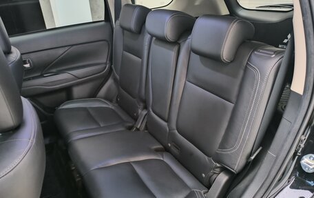 Mitsubishi Outlander III рестайлинг 3, 2019 год, 2 460 000 рублей, 39 фотография