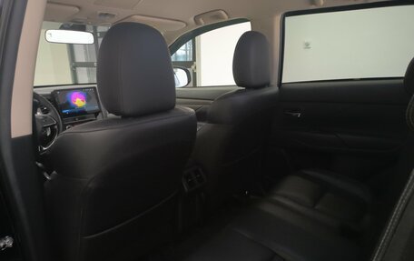 Mitsubishi Outlander III рестайлинг 3, 2019 год, 2 460 000 рублей, 37 фотография