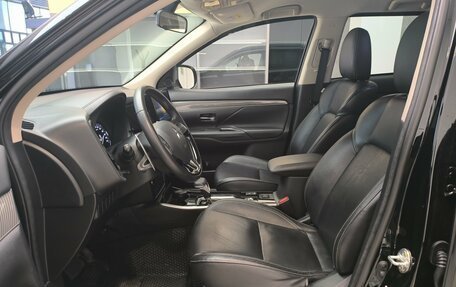 Mitsubishi Outlander III рестайлинг 3, 2019 год, 2 460 000 рублей, 33 фотография