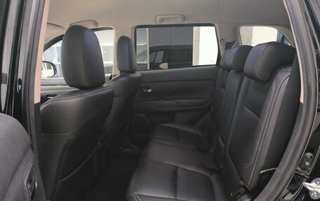 Mitsubishi Outlander III рестайлинг 3, 2019 год, 2 460 000 рублей, 38 фотография