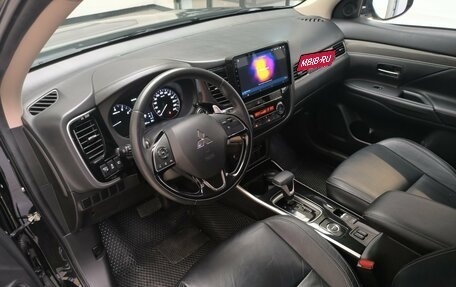 Mitsubishi Outlander III рестайлинг 3, 2019 год, 2 460 000 рублей, 32 фотография